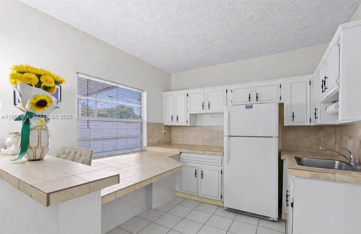 virtually decluttered