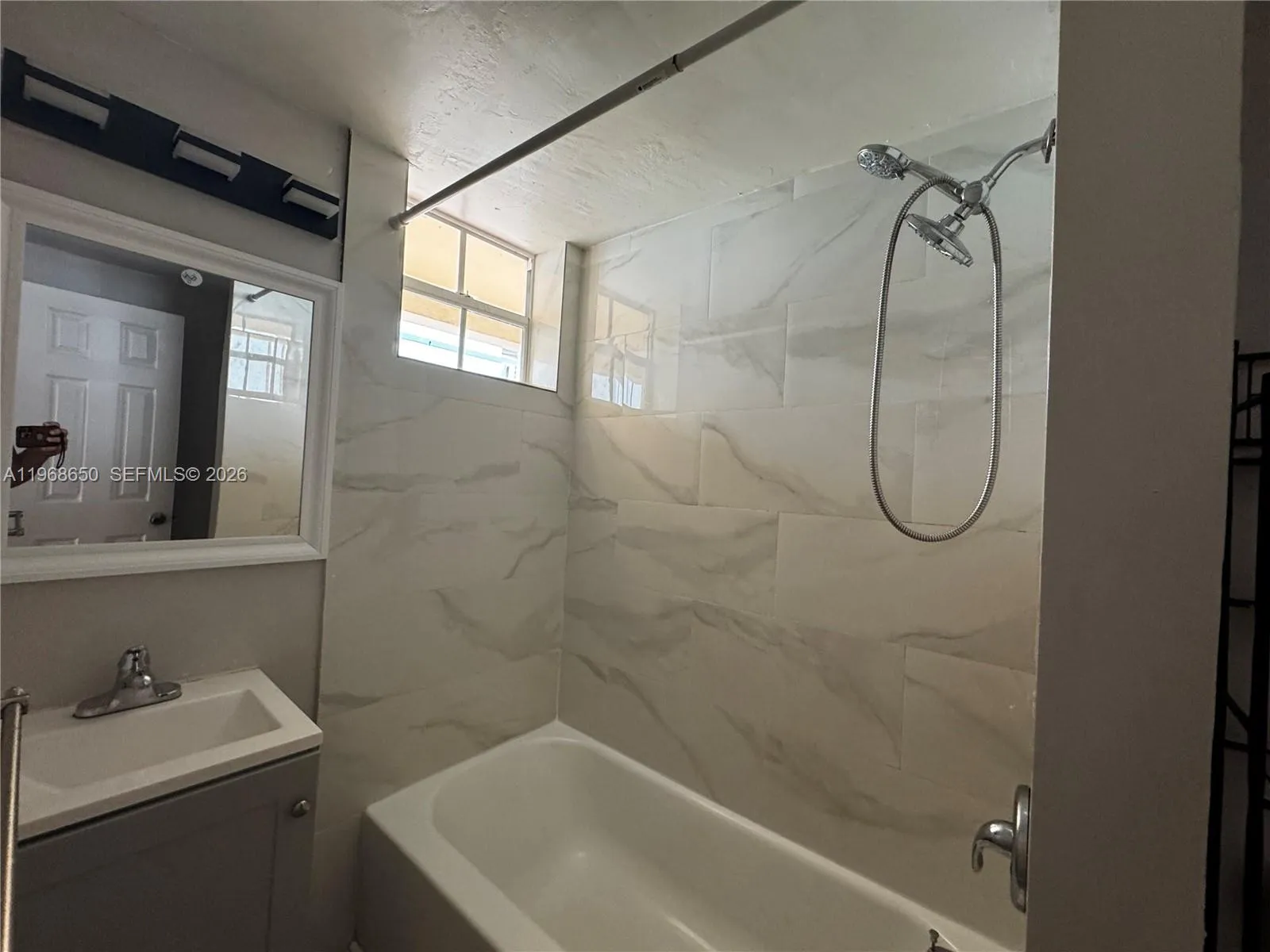 500 13th St 6, Miami Beach, Florida 33139, Miami Beach, Florida 33139, ,1 BathroomBathrooms,Residential Lease,For Rent,500 13th St 6, Miami Beach, Florida 33139,A11968650