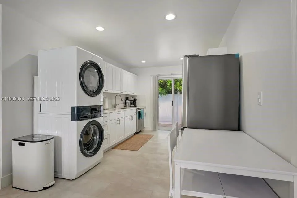 2031 Ne 14th Ct A, Fort Lauderdale, Florida 33304, Fort Lauderdale, Florida 33315, 2 Bedrooms Bedrooms, ,1 BathroomBathrooms,Residential Lease,For Rent,2031 Ne 14th Ct A, Fort Lauderdale, Florida 33304,A11968683