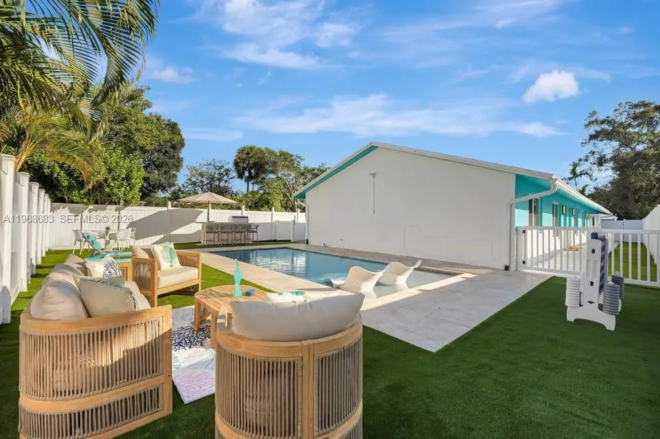 2031 Ne 14th Ct A, Fort Lauderdale, Florida 33304, Fort Lauderdale, Florida 33315, 2 Bedrooms Bedrooms, ,1 BathroomBathrooms,Residential Lease,For Rent,2031 Ne 14th Ct A, Fort Lauderdale, Florida 33304,A11968683