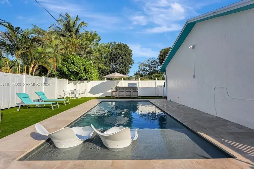 2031 Ne 14th Ct A, Fort Lauderdale, Florida 33304, Fort Lauderdale, Florida 33315, 2 Bedrooms Bedrooms, ,1 BathroomBathrooms,Residential Lease,For Rent,2031 Ne 14th Ct A, Fort Lauderdale, Florida 33304,A11968683