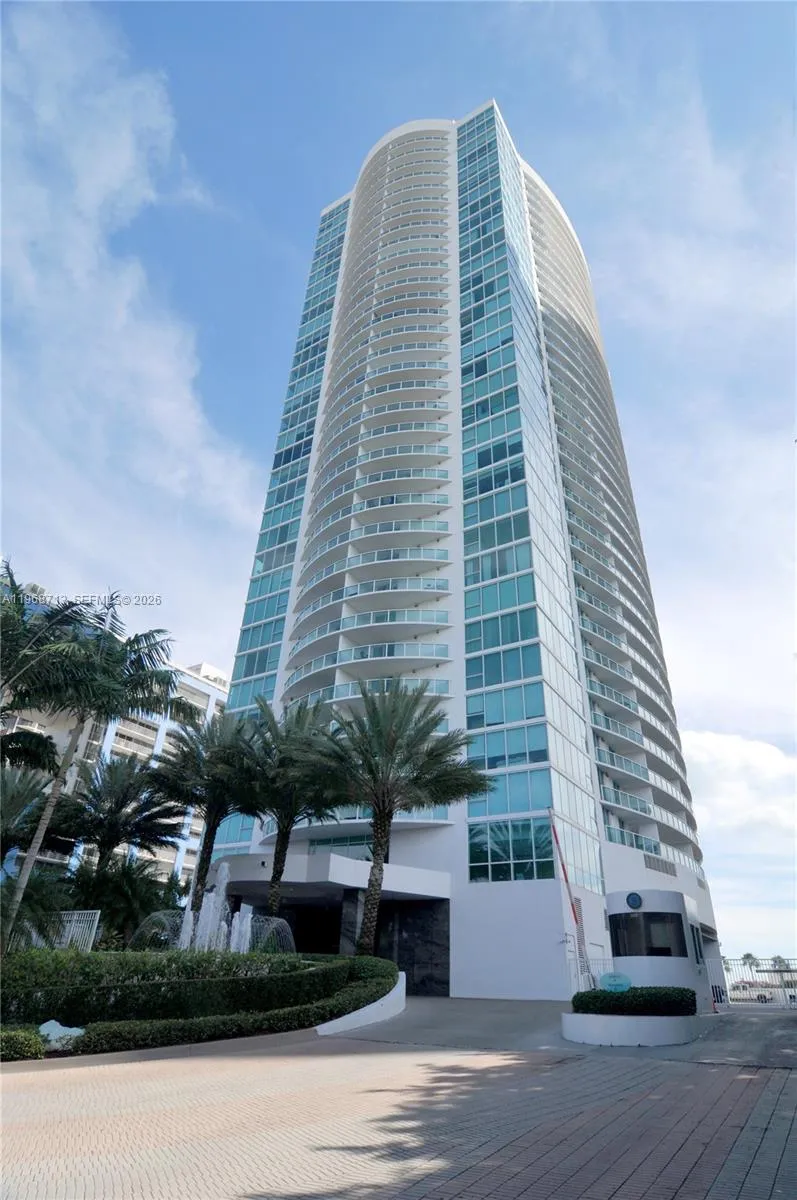 2101 Brickell Ave 1704, Miami, Florida 33129, Miami, Florida 33129, 1 Bedroom Bedrooms, ,1 BathroomBathrooms,Residential Lease,For Rent,2101 Brickell Ave 1704, Miami, Florida 33129,A11968713