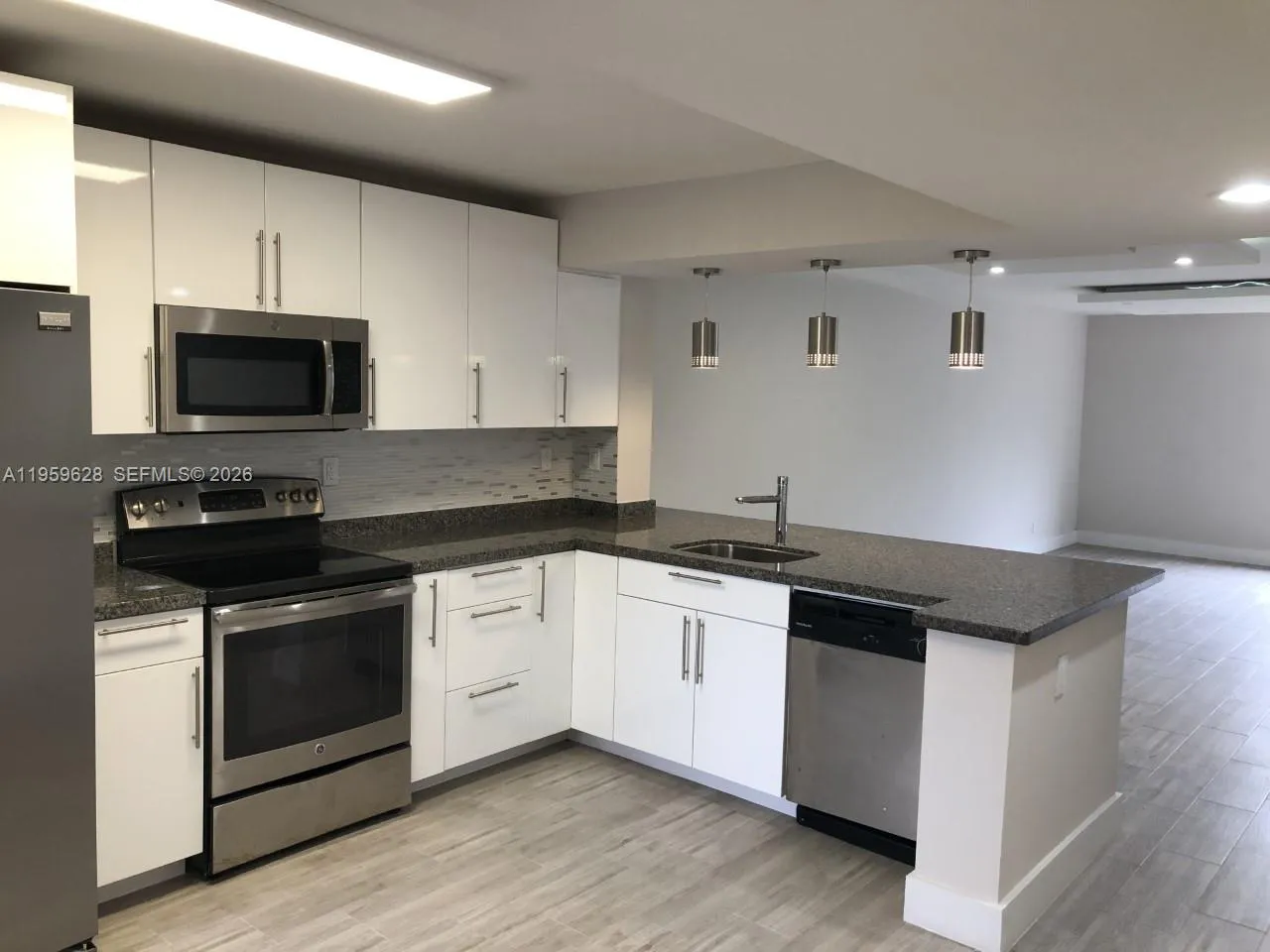 161 Lakeview Dr 204, Weston, Florida 33326, Weston, Florida 33326, 3 Bedrooms Bedrooms, ,2 BathroomsBathrooms,Residential Lease,For Rent,161 Lakeview Dr 204, Weston, Florida 33326,A11959628