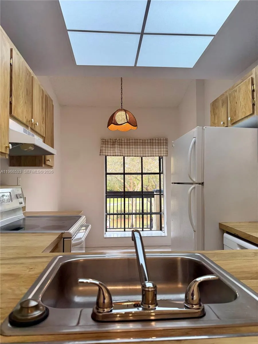 Deerfield Beach, Florida 33442, 2 Bedrooms Bedrooms, ,2 BathroomsBathrooms,Residential Lease,For Rent,A11968533