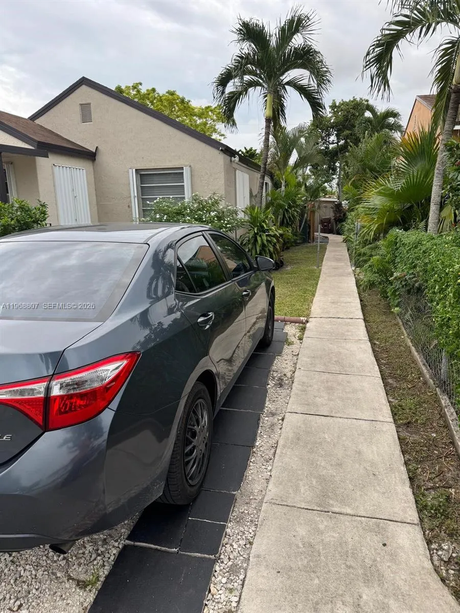 582 E 18th St B, Hialeah, Florida 33013, Hialeah, Florida 33013, ,1 BathroomBathrooms,Residential Lease,For Rent,582 E 18th St B, Hialeah, Florida 33013,A11968807