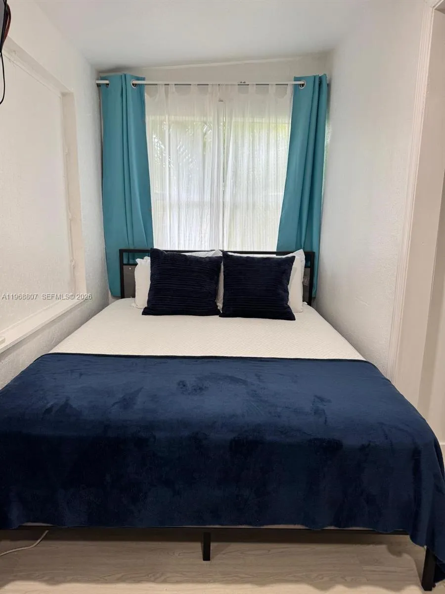 582 E 18th St B, Hialeah, Florida 33013, Hialeah, Florida 33013, ,1 BathroomBathrooms,Residential Lease,For Rent,582 E 18th St B, Hialeah, Florida 33013,A11968807