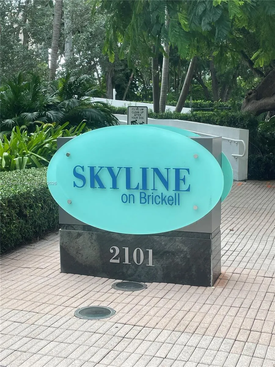 2101 Brickell Ave 2202, Miami, Florida 33129, Miami, Florida 33129, 1 Bedroom Bedrooms, ,1 BathroomBathrooms,Residential Lease,For Rent,2101 Brickell Ave 2202, Miami, Florida 33129,A11966531
