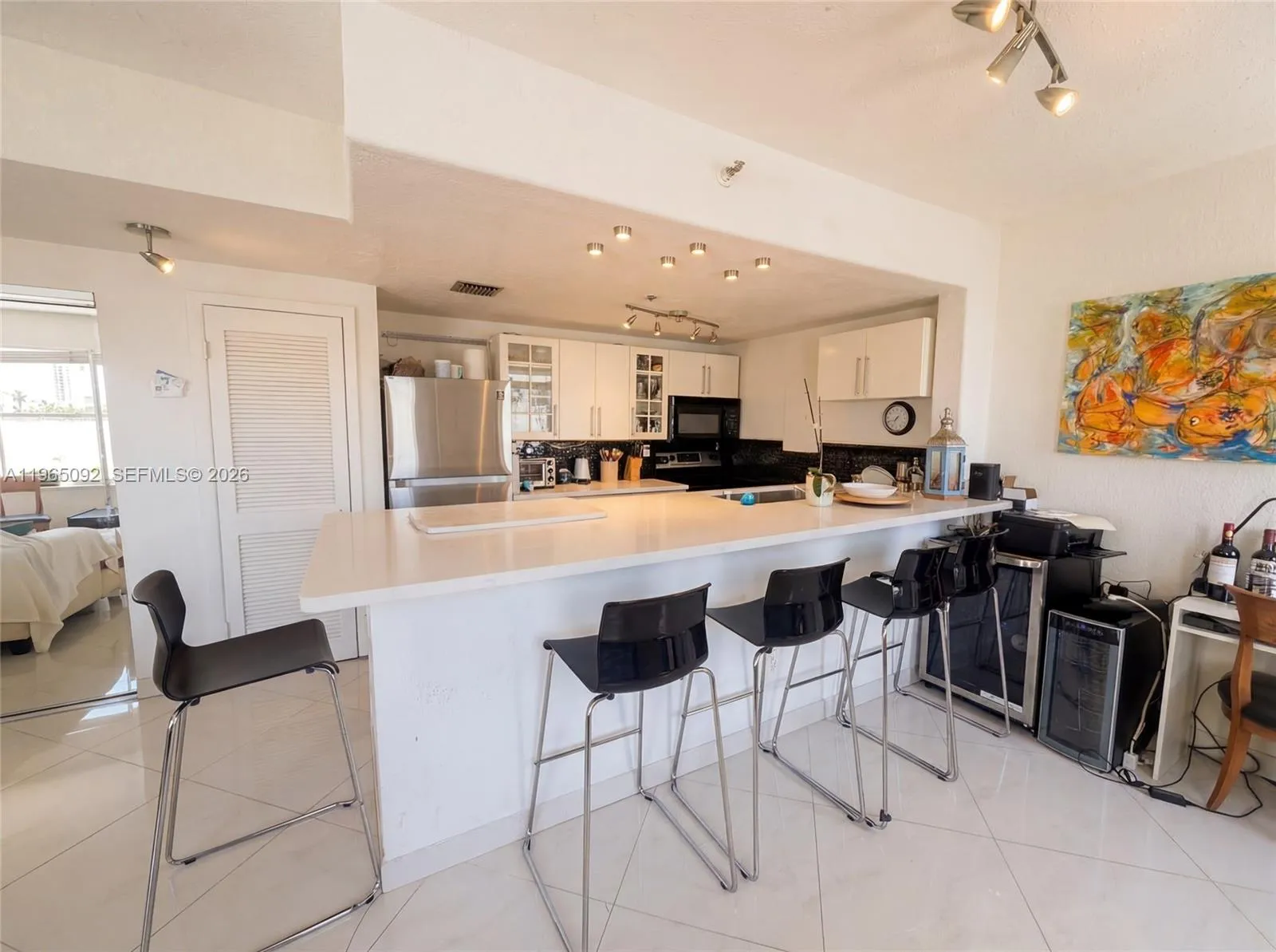 802 Euclid Ave 305, Miami Beach, Florida 33139, Miami Beach, Florida 33139, 2 Bedrooms Bedrooms, ,2 BathroomsBathrooms,Residential Lease,For Rent,802 Euclid Ave 305, Miami Beach, Florida 33139,A11965092