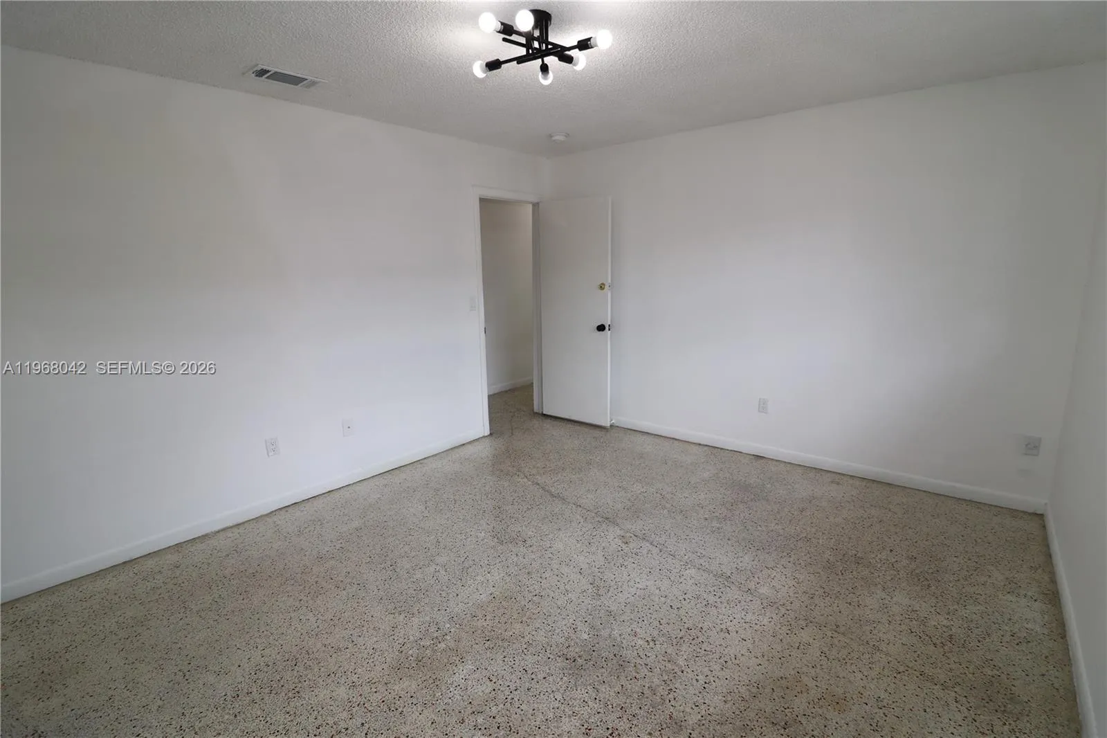 951 Sw 7th St 5, Miami, Florida 33130, Miami, Florida 33130, 3 Bedrooms Bedrooms, ,2 BathroomsBathrooms,Residential Lease,For Rent,951 Sw 7th St 5, Miami, Florida 33130,A11968042