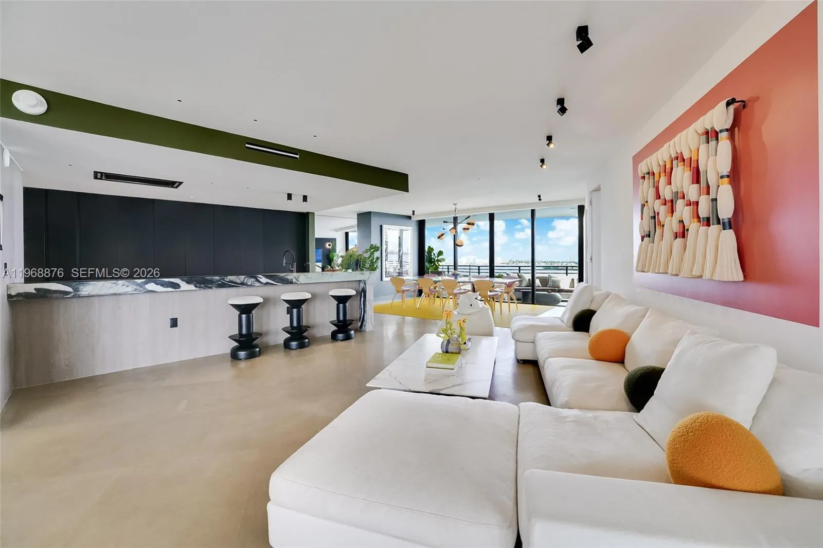 Sitting / Living Room