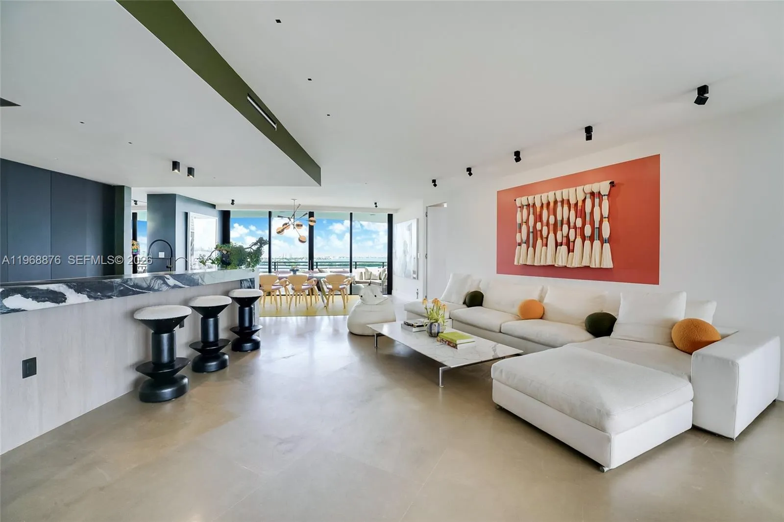 Sitting / Living Room