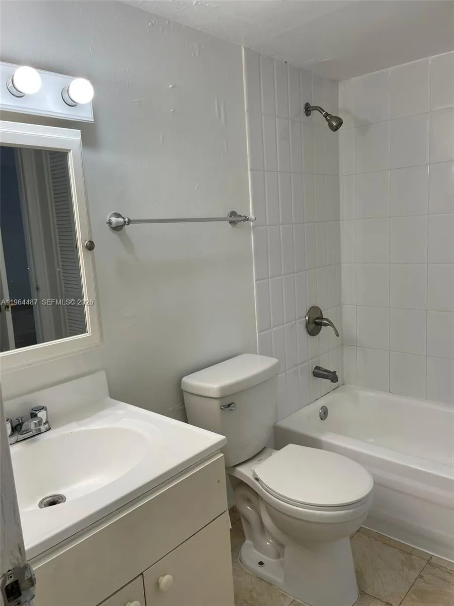 4721 Nw 7th St 305-12, Miami, Florida 33126, Miami, Florida 33126, 2 Bedrooms Bedrooms, ,2 BathroomsBathrooms,Residential,For Sale,4721 Nw 7th St 305-12, Miami, Florida 33126,A11964487