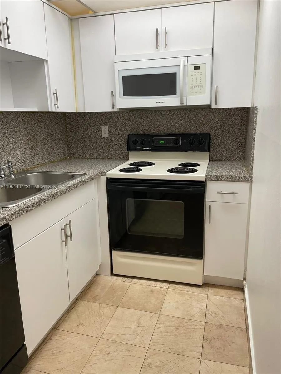 4721 Nw 7th St 305-12, Miami, Florida 33126, Miami, Florida 33126, 2 Bedrooms Bedrooms, ,2 BathroomsBathrooms,Residential,For Sale,4721 Nw 7th St 305-12, Miami, Florida 33126,A11964487