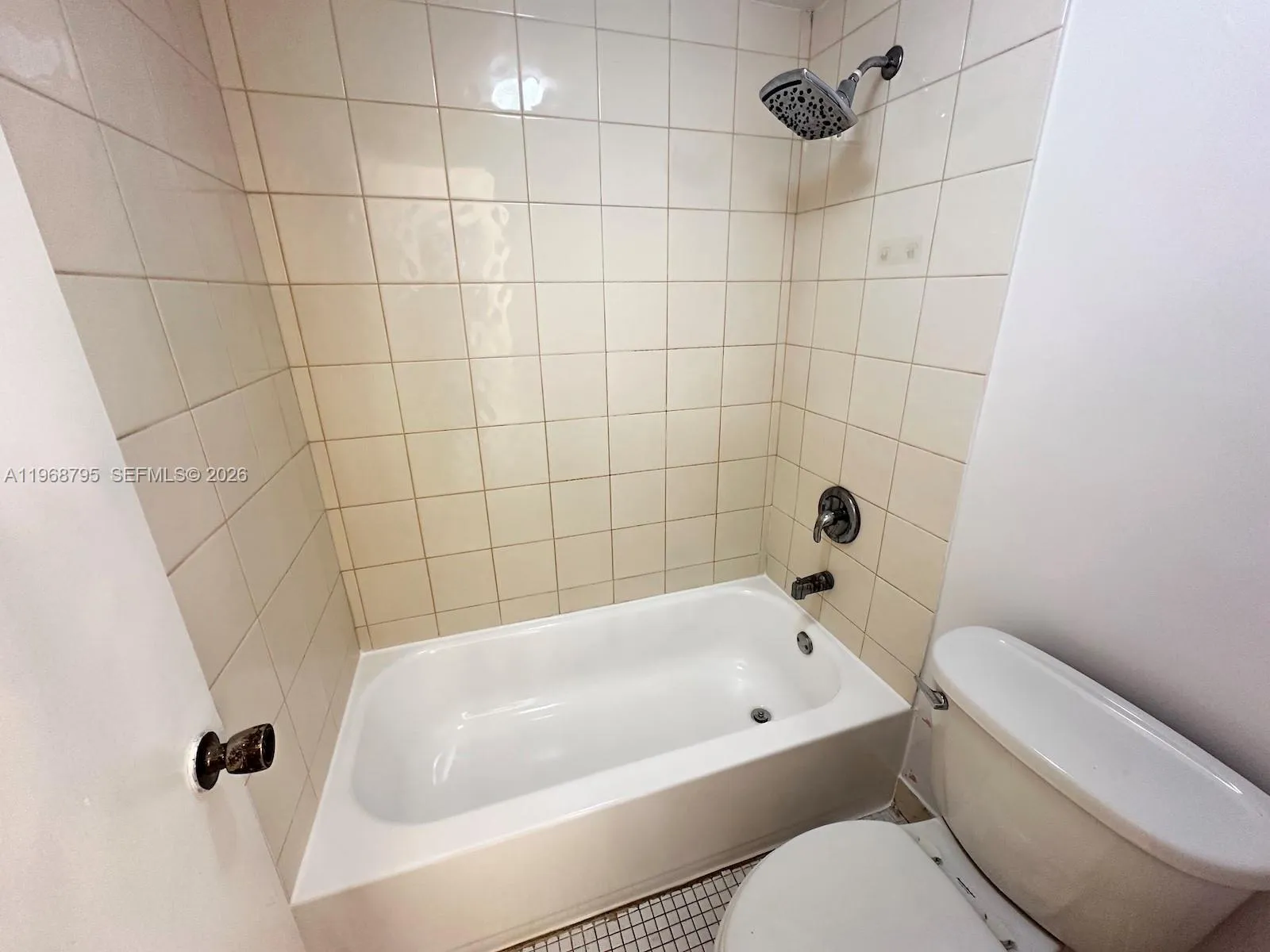 1990 W 56th St 1203, Hialeah, Florida 33012, Hialeah, Florida 33012, 2 Bedrooms Bedrooms, ,2 BathroomsBathrooms,Residential,For Sale,1990 W 56th St 1203, Hialeah, Florida 33012,A11968795