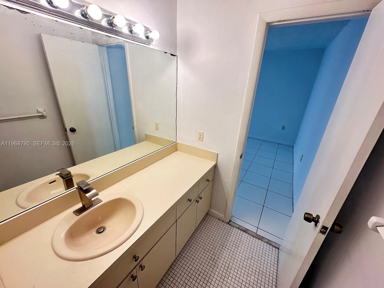 1990 W 56th St 1203, Hialeah, Florida 33012, Hialeah, Florida 33012, 2 Bedrooms Bedrooms, ,2 BathroomsBathrooms,Residential,For Sale,1990 W 56th St 1203, Hialeah, Florida 33012,A11968795