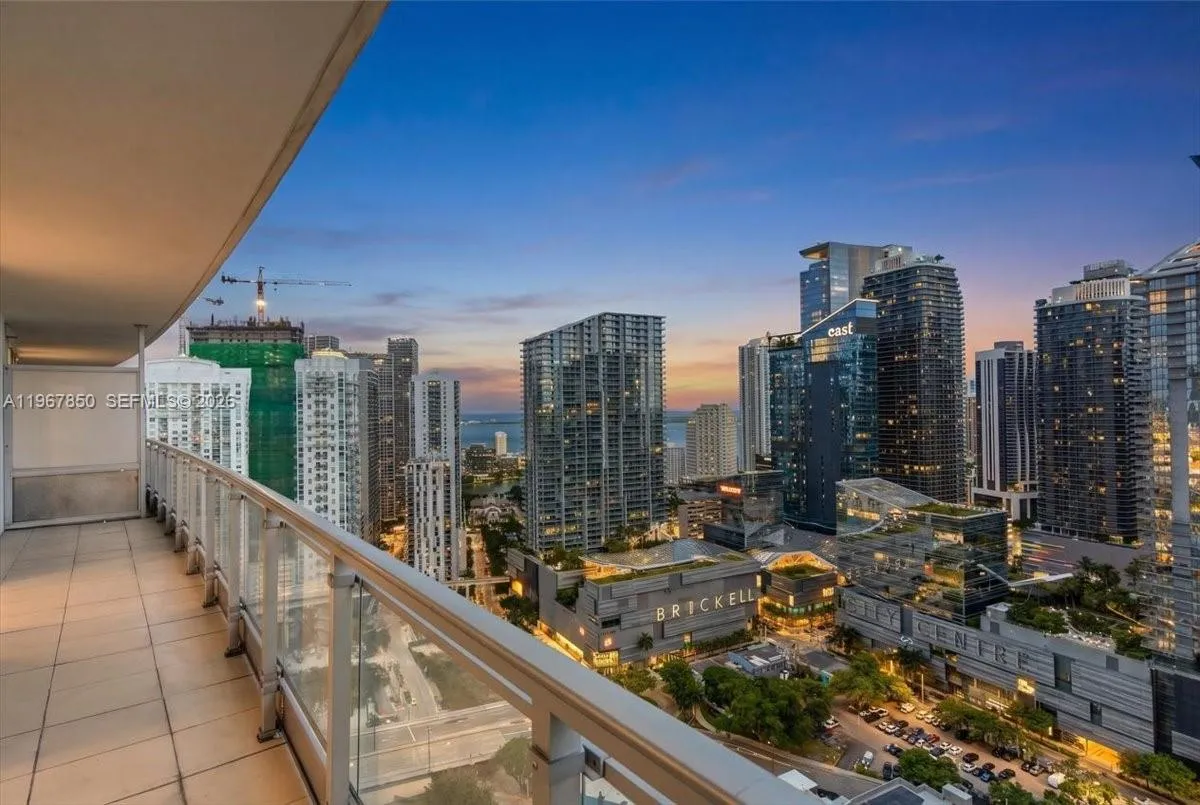 92 Sw 3rd St 3804, Miami, Florida 33130, Miami, Florida 33130, 2 Bedrooms Bedrooms, ,2 BathroomsBathrooms,Residential,For Sale,92 Sw 3rd St 3804, Miami, Florida 33130,A11967850