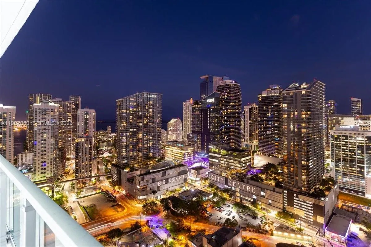92 Sw 3rd St 3804, Miami, Florida 33130, Miami, Florida 33130, 2 Bedrooms Bedrooms, ,2 BathroomsBathrooms,Residential,For Sale,92 Sw 3rd St 3804, Miami, Florida 33130,A11967850