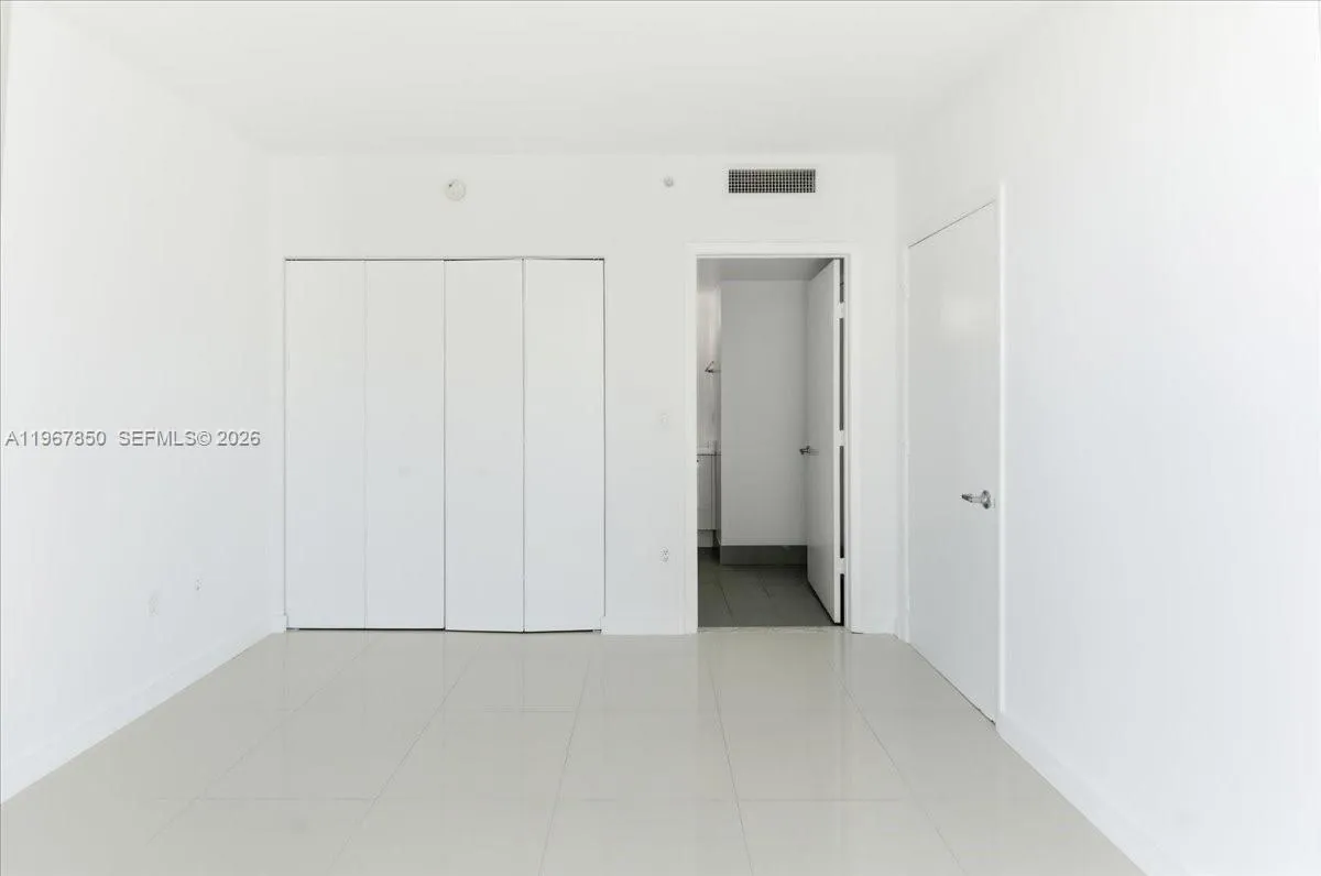 92 Sw 3rd St 3804, Miami, Florida 33130, Miami, Florida 33130, 2 Bedrooms Bedrooms, ,2 BathroomsBathrooms,Residential,For Sale,92 Sw 3rd St 3804, Miami, Florida 33130,A11967850