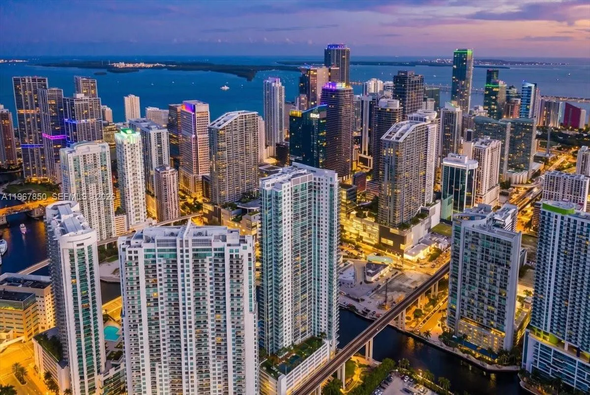92 Sw 3rd St 3804, Miami, Florida 33130, Miami, Florida 33130, 2 Bedrooms Bedrooms, ,2 BathroomsBathrooms,Residential,For Sale,92 Sw 3rd St 3804, Miami, Florida 33130,A11967850