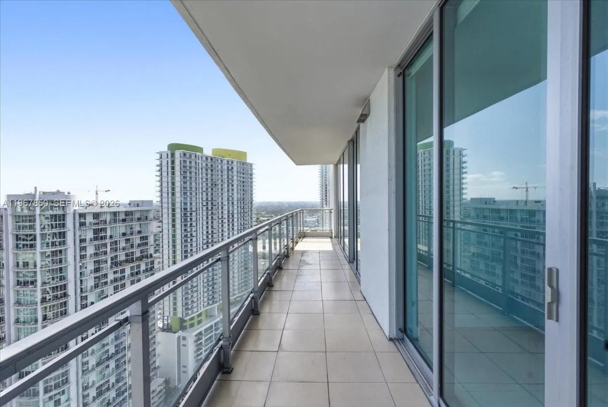 92 Sw 3rd St 3804, Miami, Florida 33130, Miami, Florida 33130, 2 Bedrooms Bedrooms, ,2 BathroomsBathrooms,Residential,For Sale,92 Sw 3rd St 3804, Miami, Florida 33130,A11967850