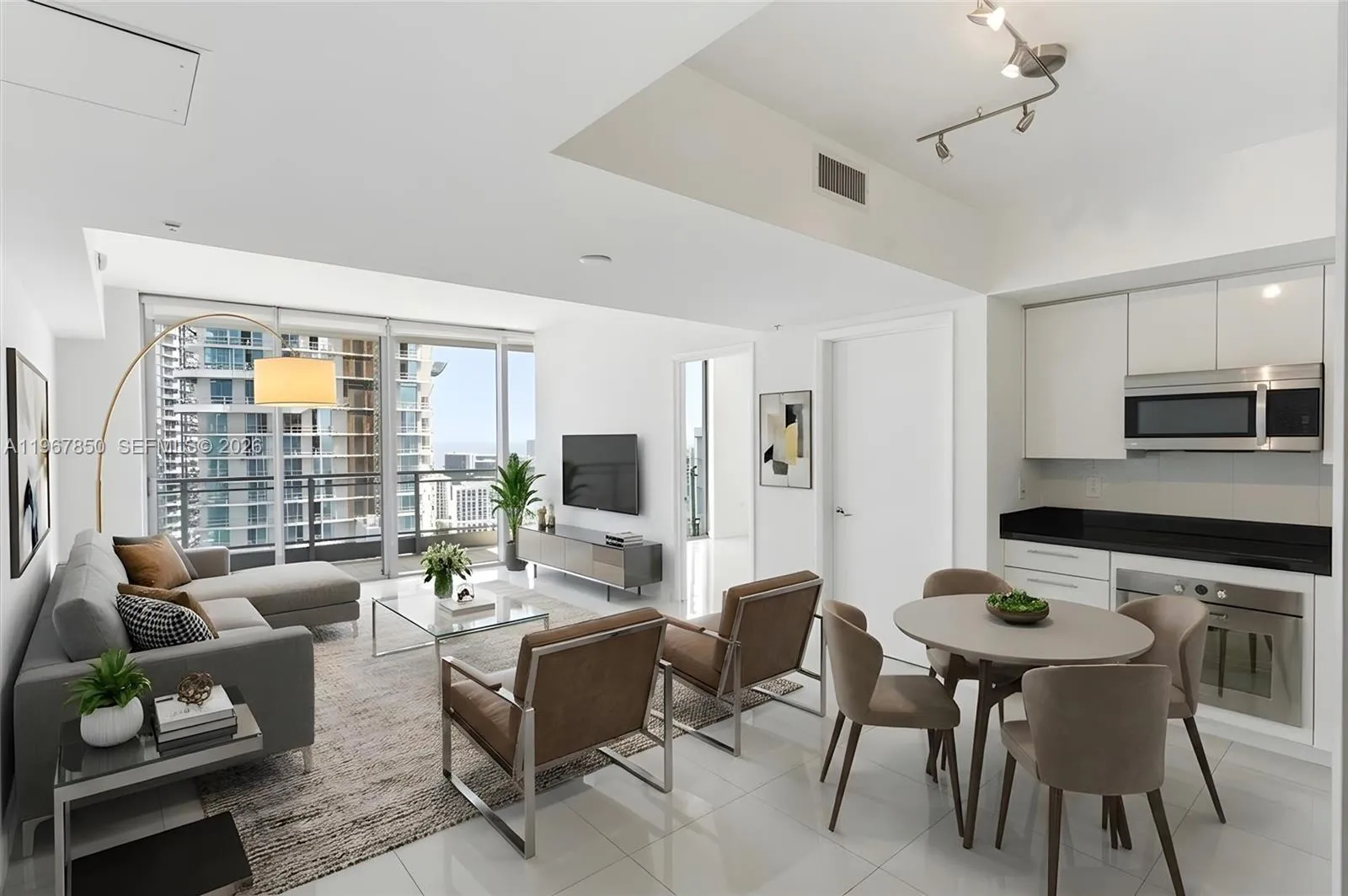 92 Sw 3rd St 3804, Miami, Florida 33130, Miami, Florida 33130, 2 Bedrooms Bedrooms, ,2 BathroomsBathrooms,Residential,For Sale,92 Sw 3rd St 3804, Miami, Florida 33130,A11967850