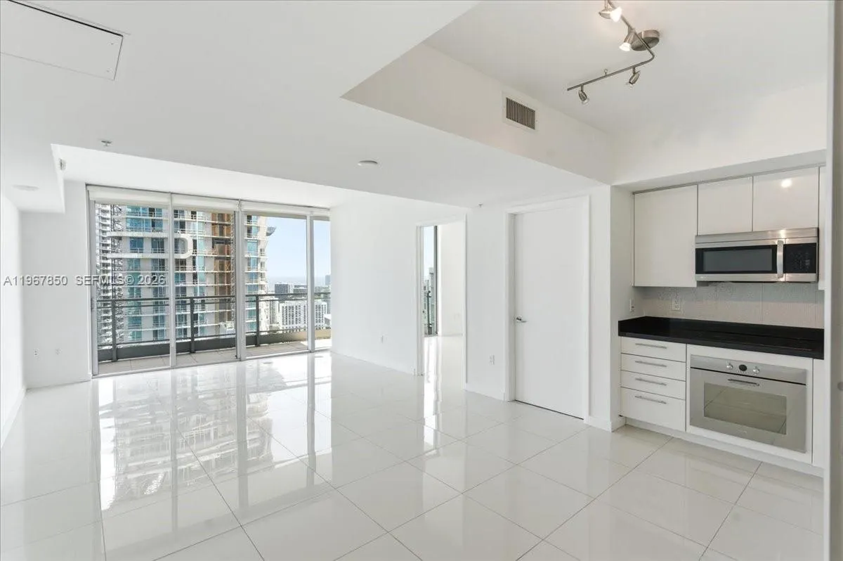 92 Sw 3rd St 3804, Miami, Florida 33130, Miami, Florida 33130, 2 Bedrooms Bedrooms, ,2 BathroomsBathrooms,Residential,For Sale,92 Sw 3rd St 3804, Miami, Florida 33130,A11967850