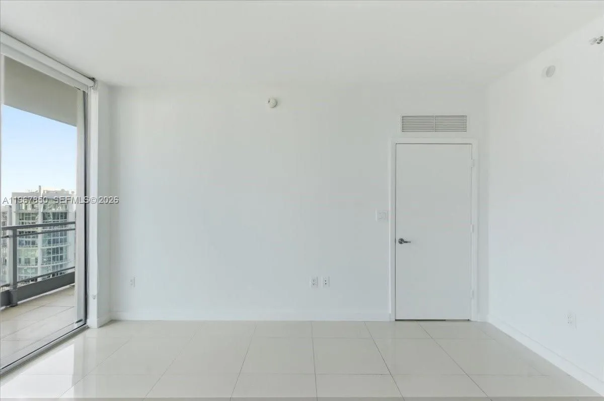 92 Sw 3rd St 3804, Miami, Florida 33130, Miami, Florida 33130, 2 Bedrooms Bedrooms, ,2 BathroomsBathrooms,Residential,For Sale,92 Sw 3rd St 3804, Miami, Florida 33130,A11967850