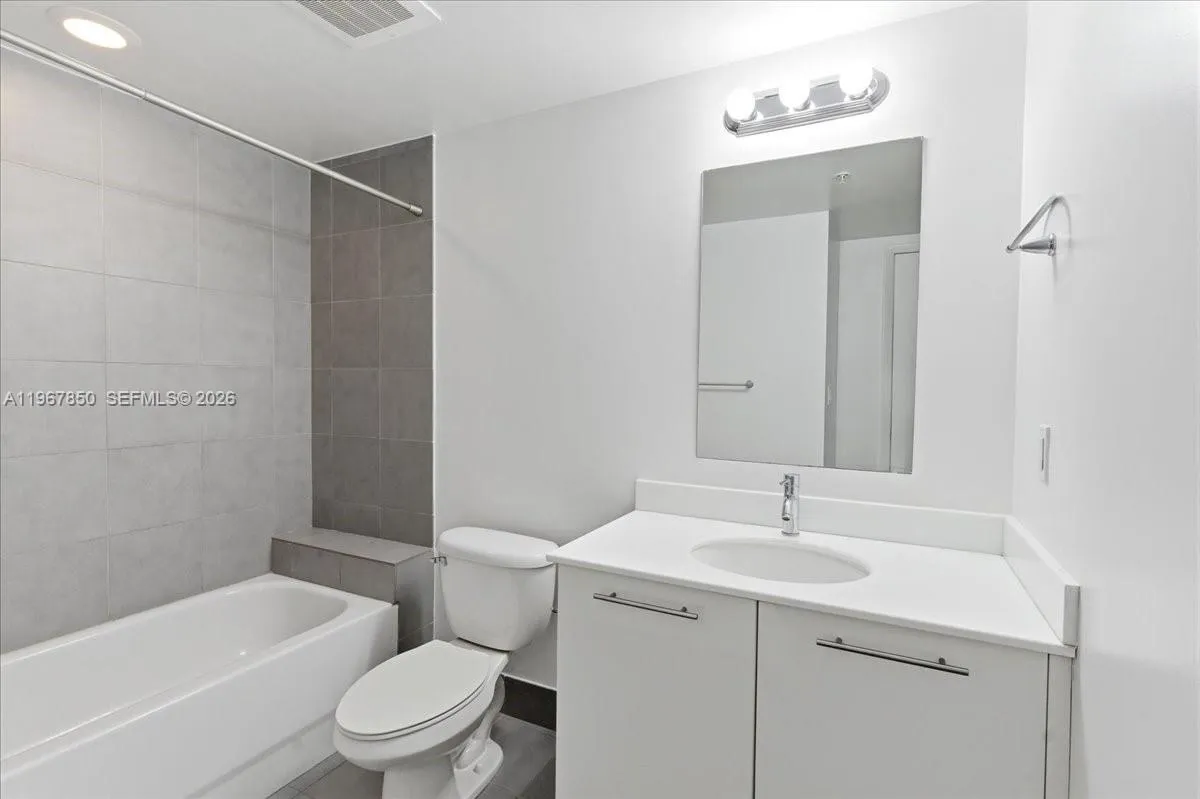 92 Sw 3rd St 3804, Miami, Florida 33130, Miami, Florida 33130, 2 Bedrooms Bedrooms, ,2 BathroomsBathrooms,Residential,For Sale,92 Sw 3rd St 3804, Miami, Florida 33130,A11967850