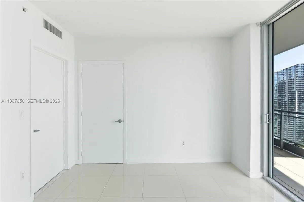 92 Sw 3rd St 3804, Miami, Florida 33130, Miami, Florida 33130, 2 Bedrooms Bedrooms, ,2 BathroomsBathrooms,Residential,For Sale,92 Sw 3rd St 3804, Miami, Florida 33130,A11967850