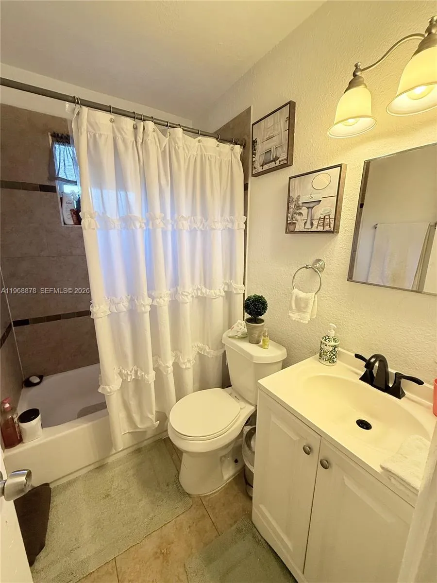 2306 Simms St, Hollywood, Florida 33020, Hollywood, Florida 33020, ,Residential Income,For Sale,2306 Simms St, Hollywood, Florida 33020,A11968878