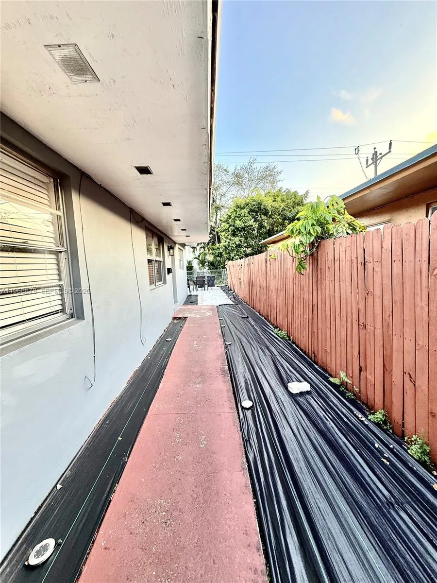 Side yard for entrance.