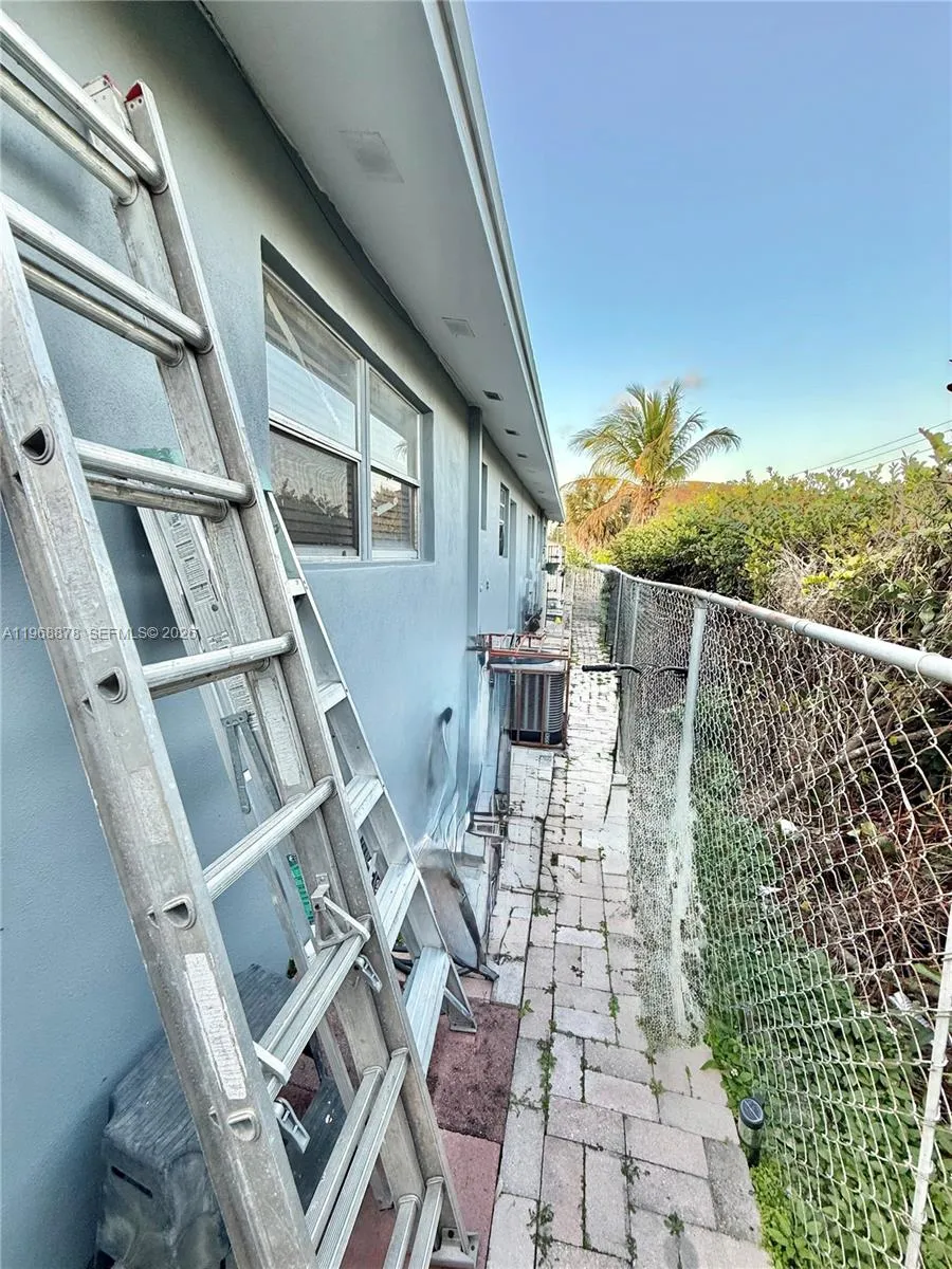 2306 Simms St, Hollywood, Florida 33020, Hollywood, Florida 33020, ,Residential Income,For Sale,2306 Simms St, Hollywood, Florida 33020,A11968878