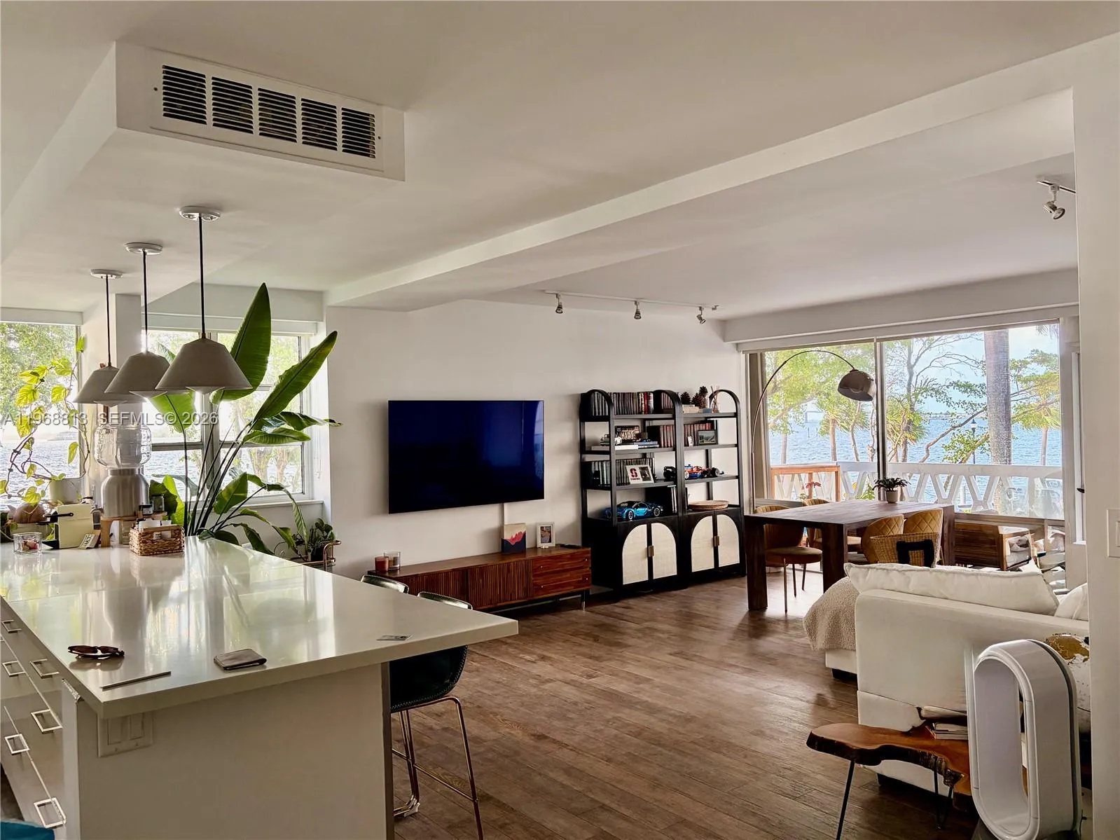 1430 Brickell Bay Dr 205, Miami, Florida 33131, Miami, Florida 33131, 2 Bedrooms Bedrooms, ,2 BathroomsBathrooms,Residential Lease,For Rent,1430 Brickell Bay Dr 205, Miami, Florida 33131,A11968813