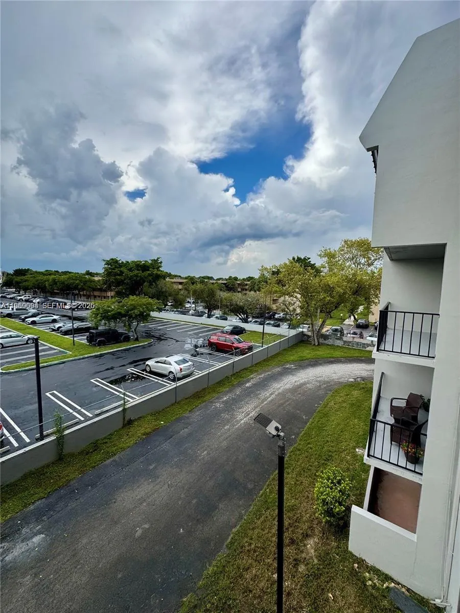 10431 N Kendall Dr D314, Miami, Florida 33176, Miami, Florida 33176, 2 Bedrooms Bedrooms, ,1 BathroomBathrooms,Residential,For Sale,10431 N Kendall Dr D314, Miami, Florida 33176,A11969094