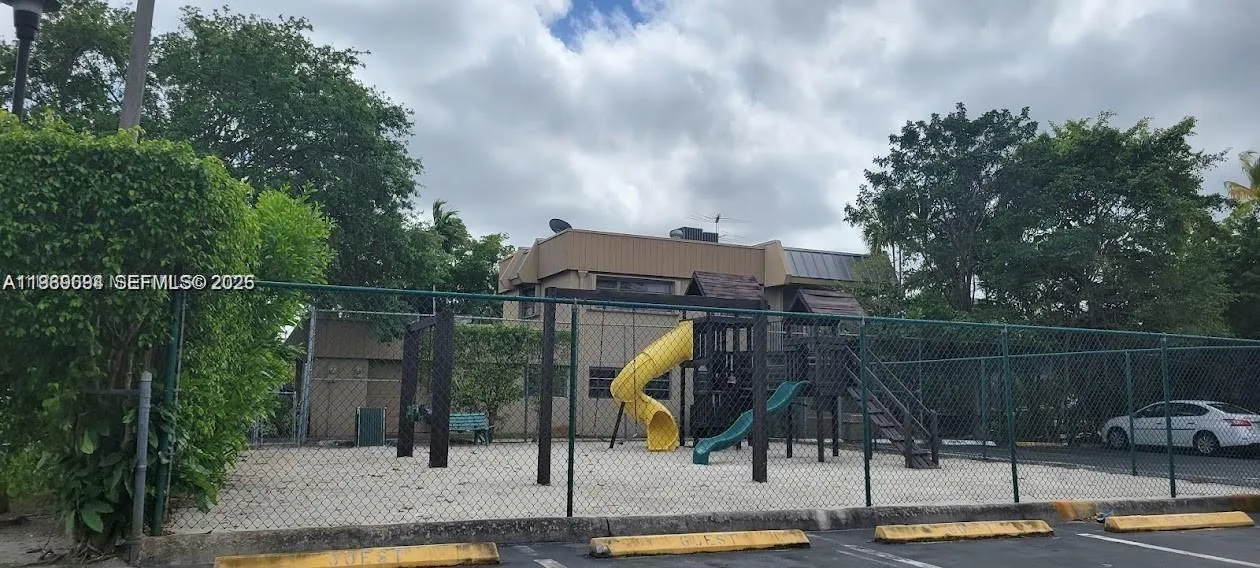 10431 N Kendall Dr D314, Miami, Florida 33176, Miami, Florida 33176, 2 Bedrooms Bedrooms, ,1 BathroomBathrooms,Residential,For Sale,10431 N Kendall Dr D314, Miami, Florida 33176,A11969094