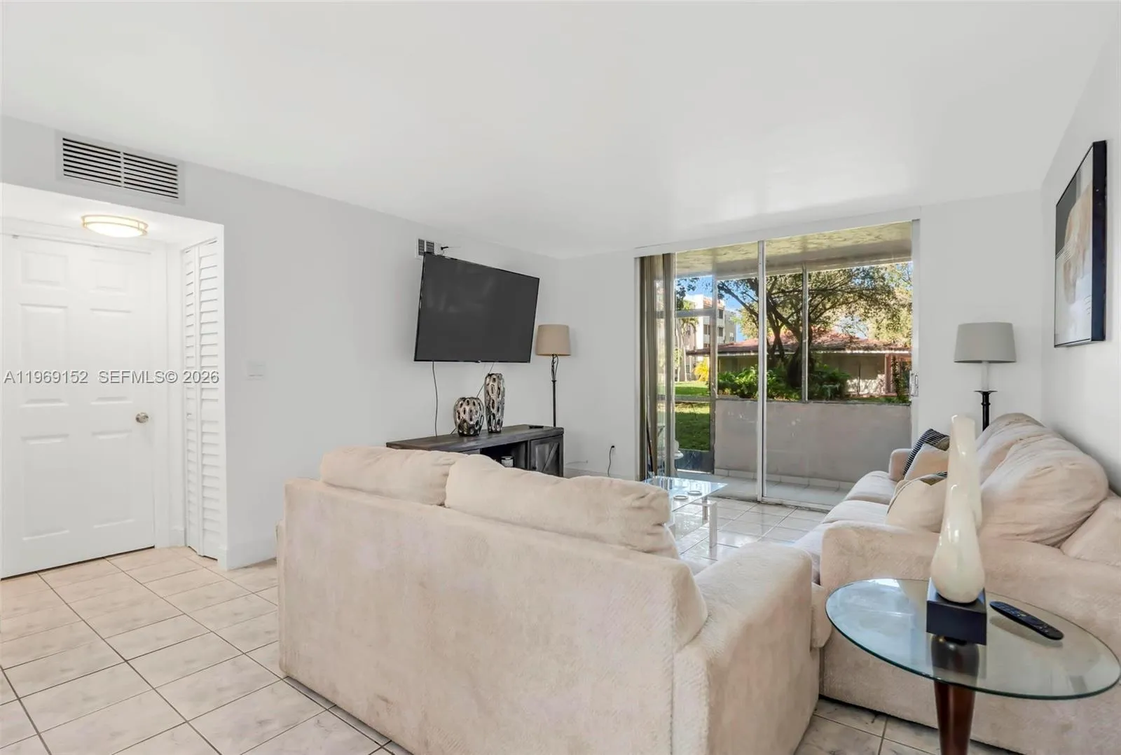 8501 Nw 8th St 110, Miami, Florida 33126, Miami, Florida 33126, 1 Bedroom Bedrooms, ,1 BathroomBathrooms,Residential,For Sale,8501 Nw 8th St 110, Miami, Florida 33126,A11969152