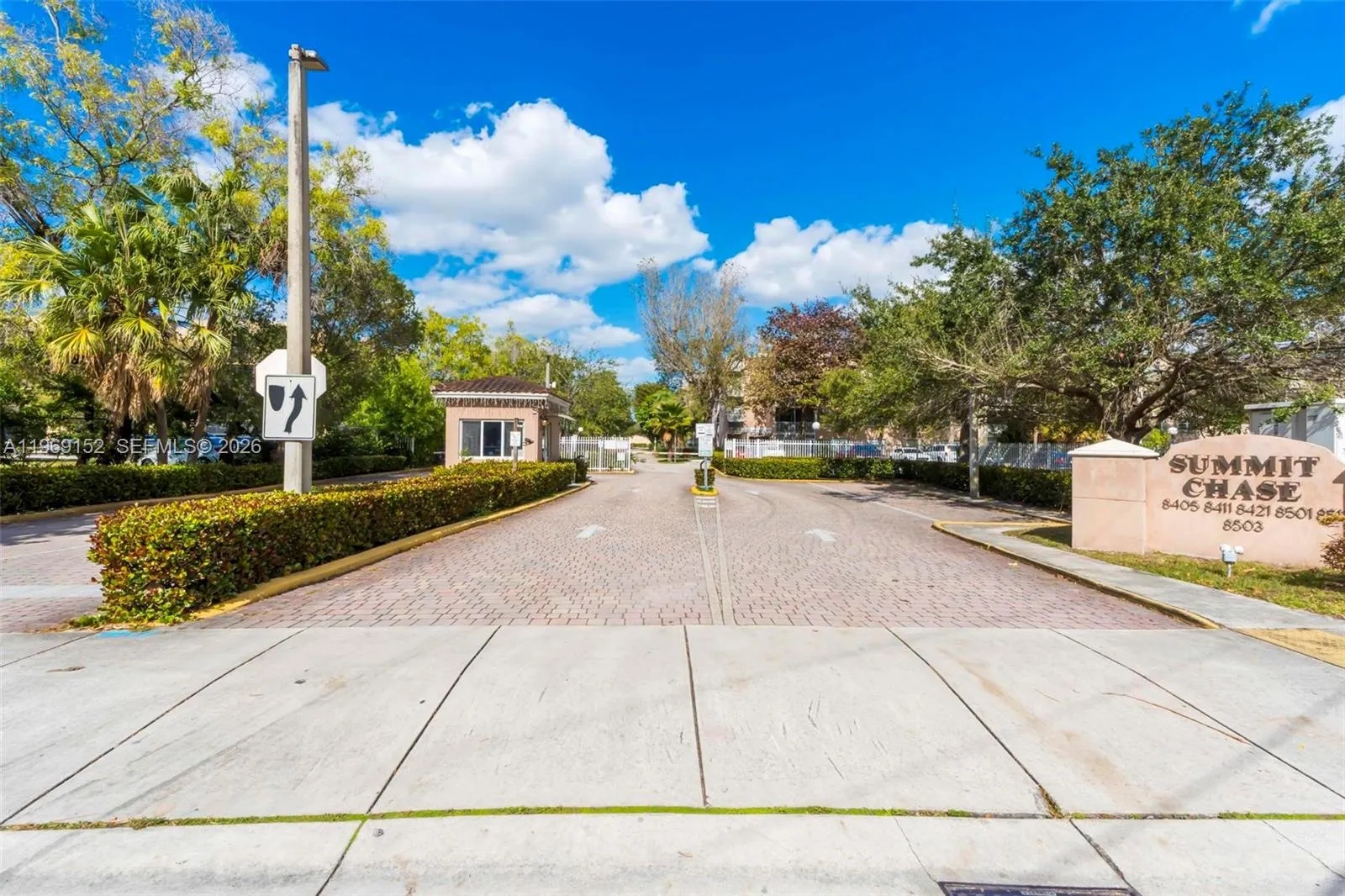 8501 Nw 8th St 110, Miami, Florida 33126, Miami, Florida 33126, 1 Bedroom Bedrooms, ,1 BathroomBathrooms,Residential,For Sale,8501 Nw 8th St 110, Miami, Florida 33126,A11969152