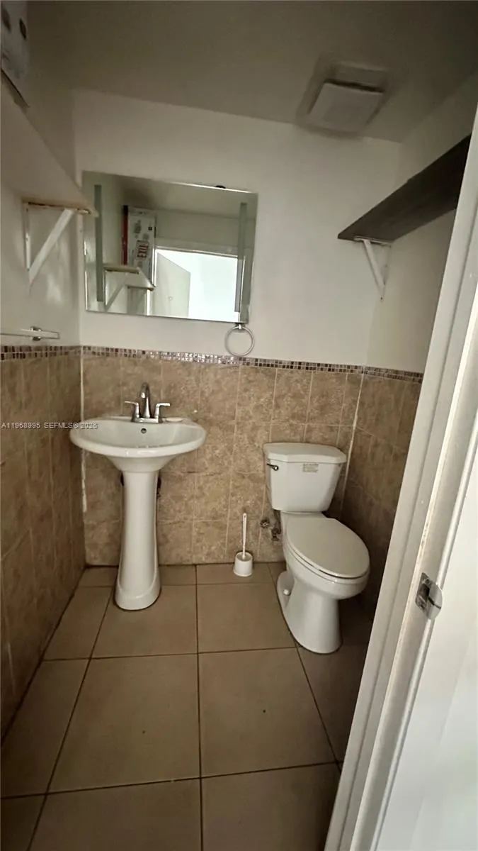 9325 W Okeechobee Rd 8, Hialeah Gardens, Florida 3, Hialeah Gardens, Florida 33016, ,Commercial Lease,For Rent,9325 W Okeechobee Rd 8, Hialeah Gardens, Florida 3,A11968995
