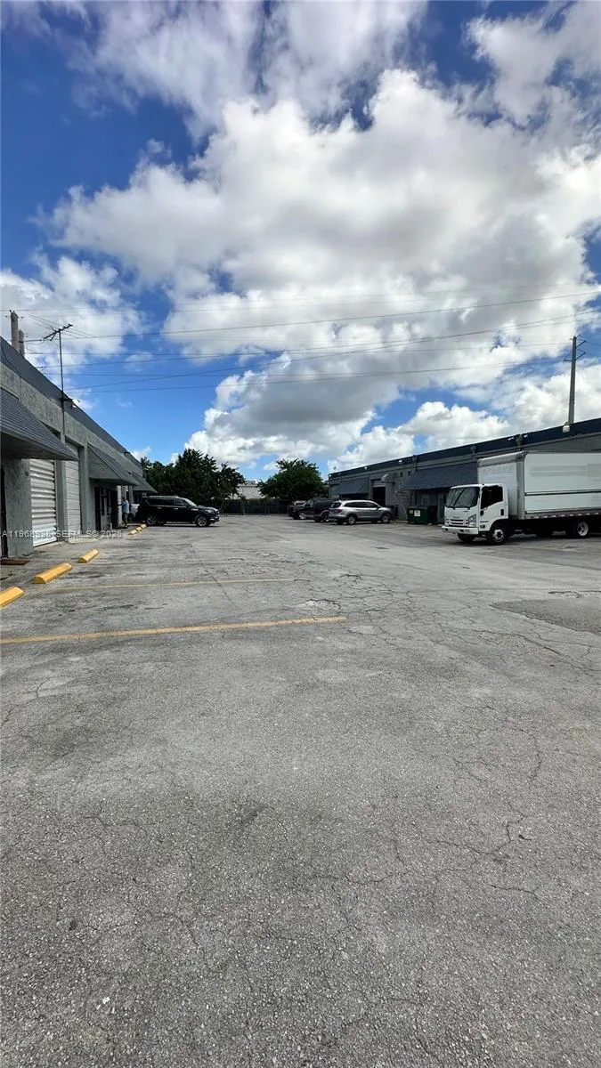 9325 W Okeechobee Rd 8, Hialeah Gardens, Florida 3, Hialeah Gardens, Florida 33016, ,Commercial Lease,For Rent,9325 W Okeechobee Rd 8, Hialeah Gardens, Florida 3,A11968995