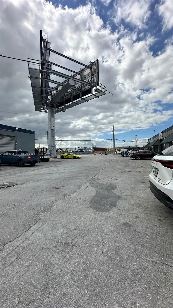 9325 W Okeechobee Rd 8, Hialeah Gardens, Florida 3, Hialeah Gardens, Florida 33016, ,Commercial Lease,For Rent,9325 W Okeechobee Rd 8, Hialeah Gardens, Florida 3,A11968995
