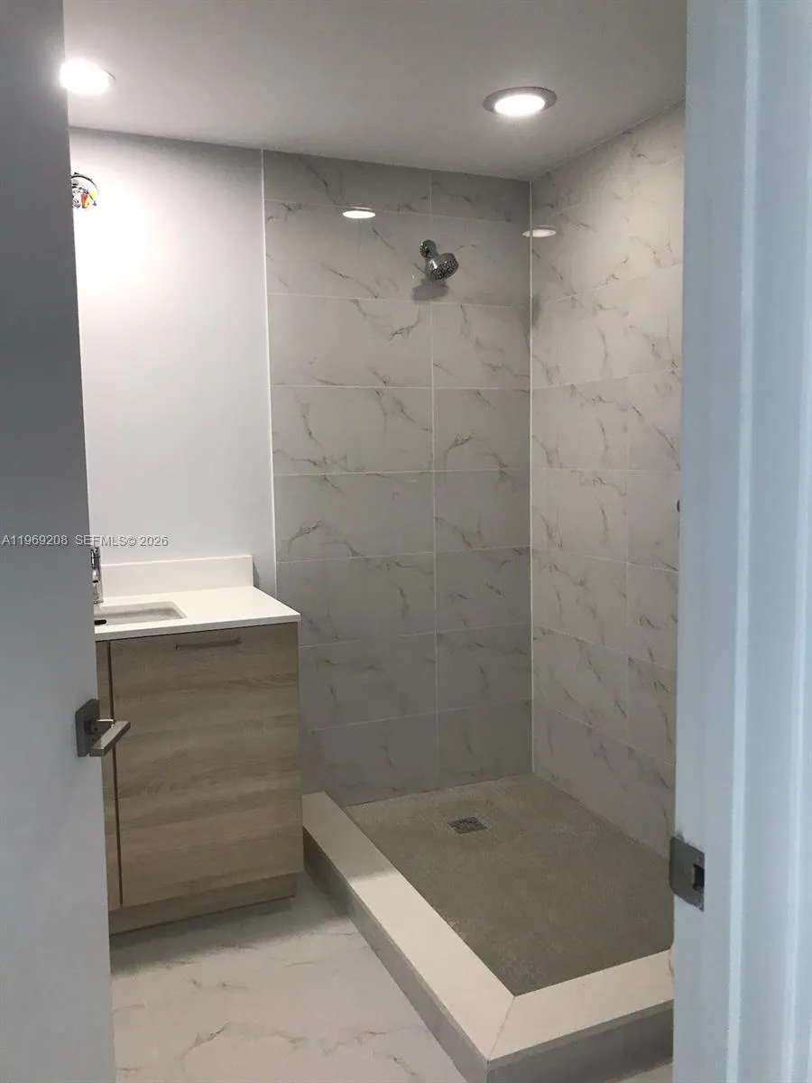 16385 Biscayne Blvd 2907, North Miami Beach, Flori, North Miami Beach, Florida 33160, 3 Bedrooms Bedrooms, ,3 BathroomsBathrooms,Residential Lease,For Rent,16385 Biscayne Blvd 2907, North Miami Beach, Flori,A11969208