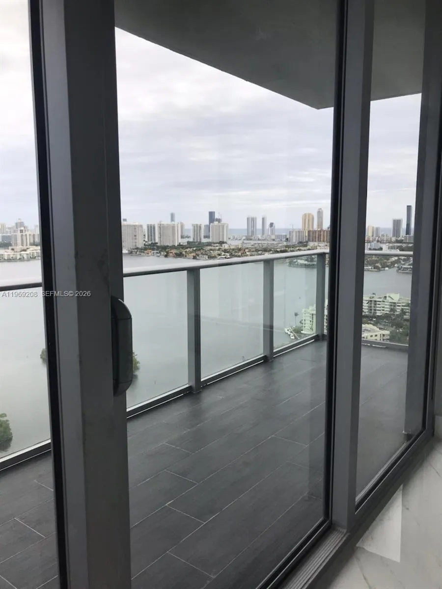 16385 Biscayne Blvd 2907, North Miami Beach, Flori, North Miami Beach, Florida 33160, 3 Bedrooms Bedrooms, ,3 BathroomsBathrooms,Residential Lease,For Rent,16385 Biscayne Blvd 2907, North Miami Beach, Flori,A11969208