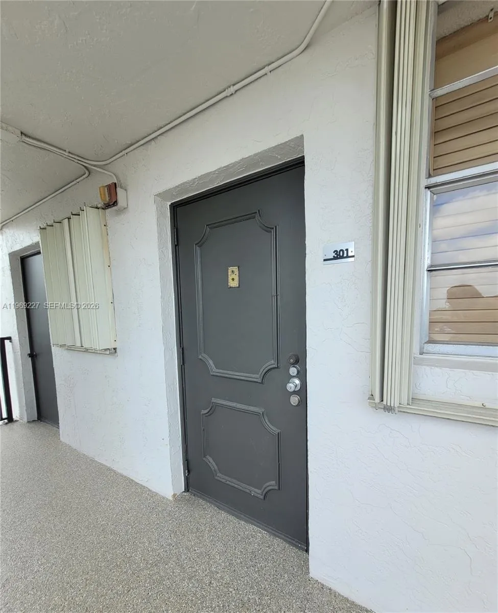 Entry Door to Unit