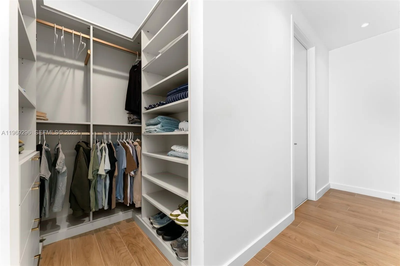 2655 S Bayshore Dr Lph 2012, Miami, Florida 33133, Miami, Florida 33133, 3 Bedrooms Bedrooms, 5 Rooms Rooms,3 BathroomsBathrooms,Residential,For Sale,2655 S Bayshore Dr Lph 2012, Miami, Florida 33133,A11969296