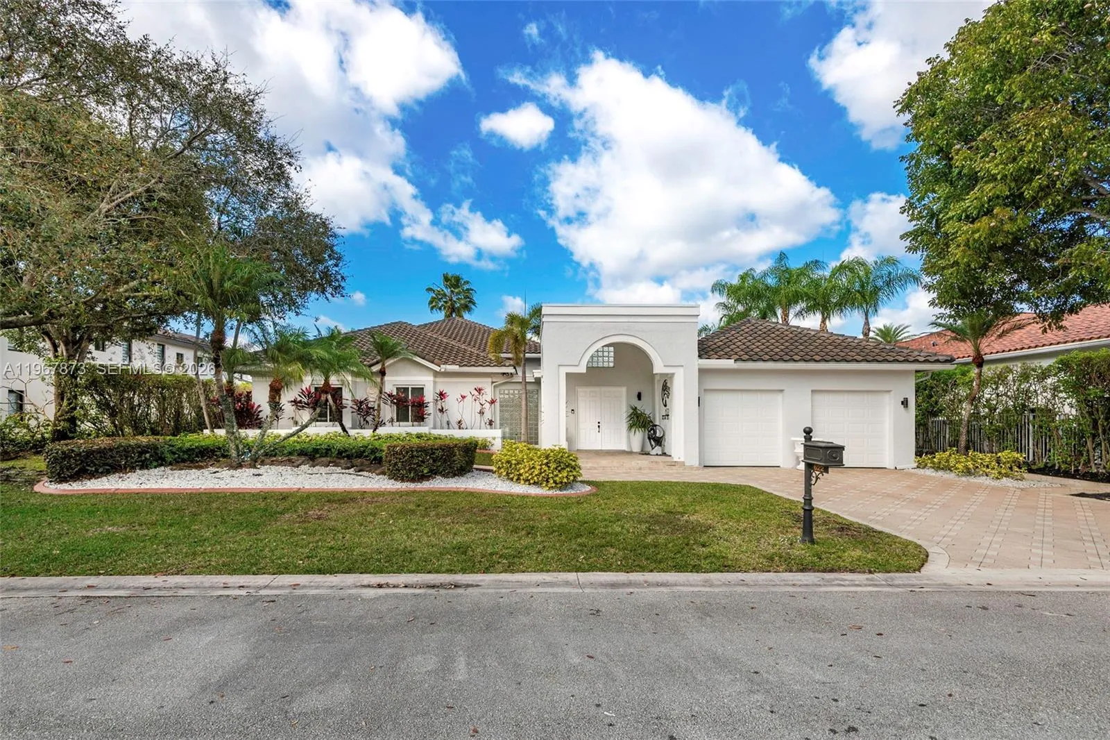 622 E Enclave Cir E, Pembroke Pines, Florida 33027, Pembroke Pines, Florida 33027, 5 Bedrooms Bedrooms, ,4 BathroomsBathrooms,Residential,For Sale,622 E Enclave Cir E, Pembroke Pines, Florida 33027,A11967873