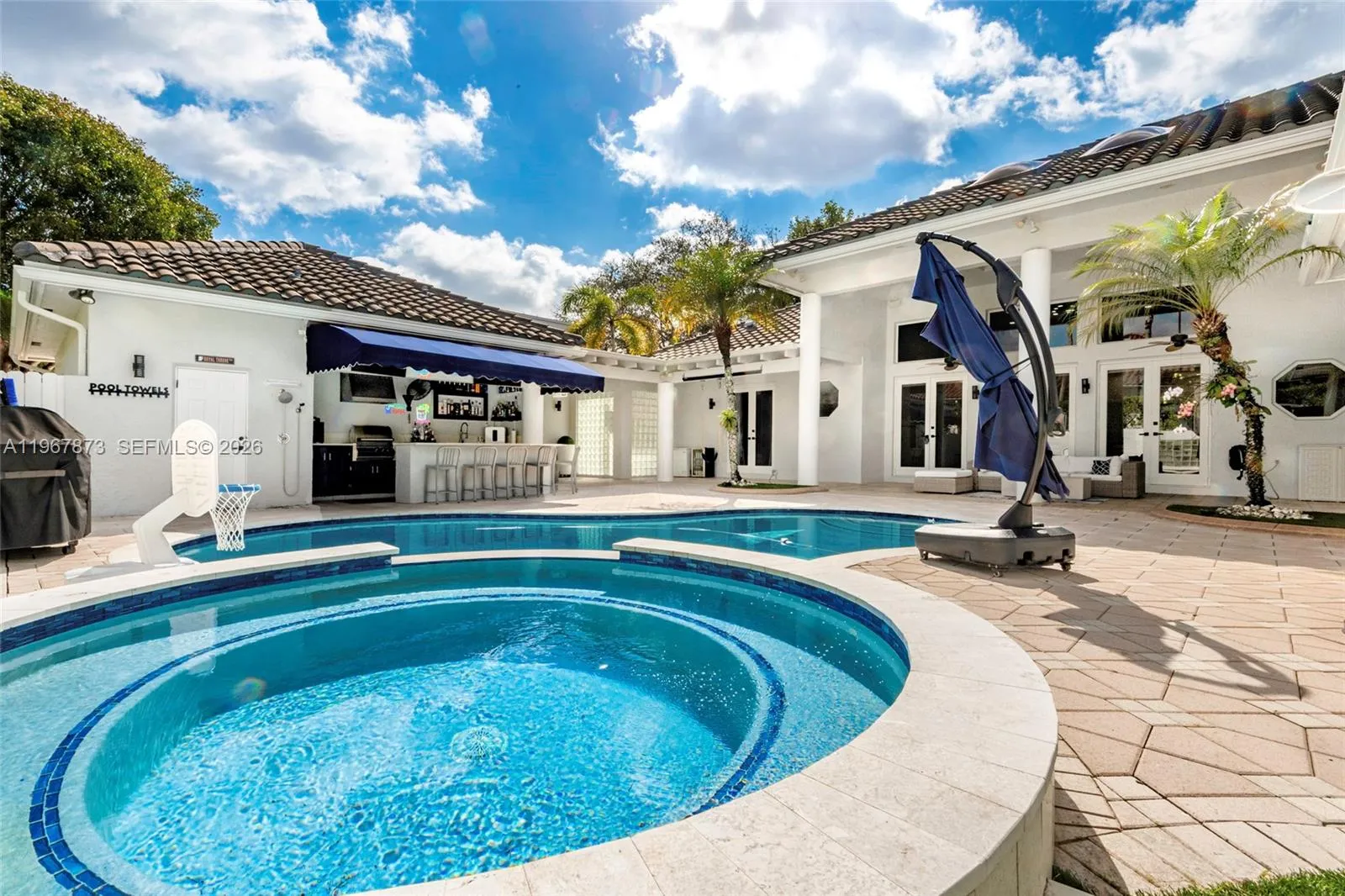 622 E Enclave Cir E, Pembroke Pines, Florida 33027, Pembroke Pines, Florida 33027, 5 Bedrooms Bedrooms, ,4 BathroomsBathrooms,Residential,For Sale,622 E Enclave Cir E, Pembroke Pines, Florida 33027,A11967873