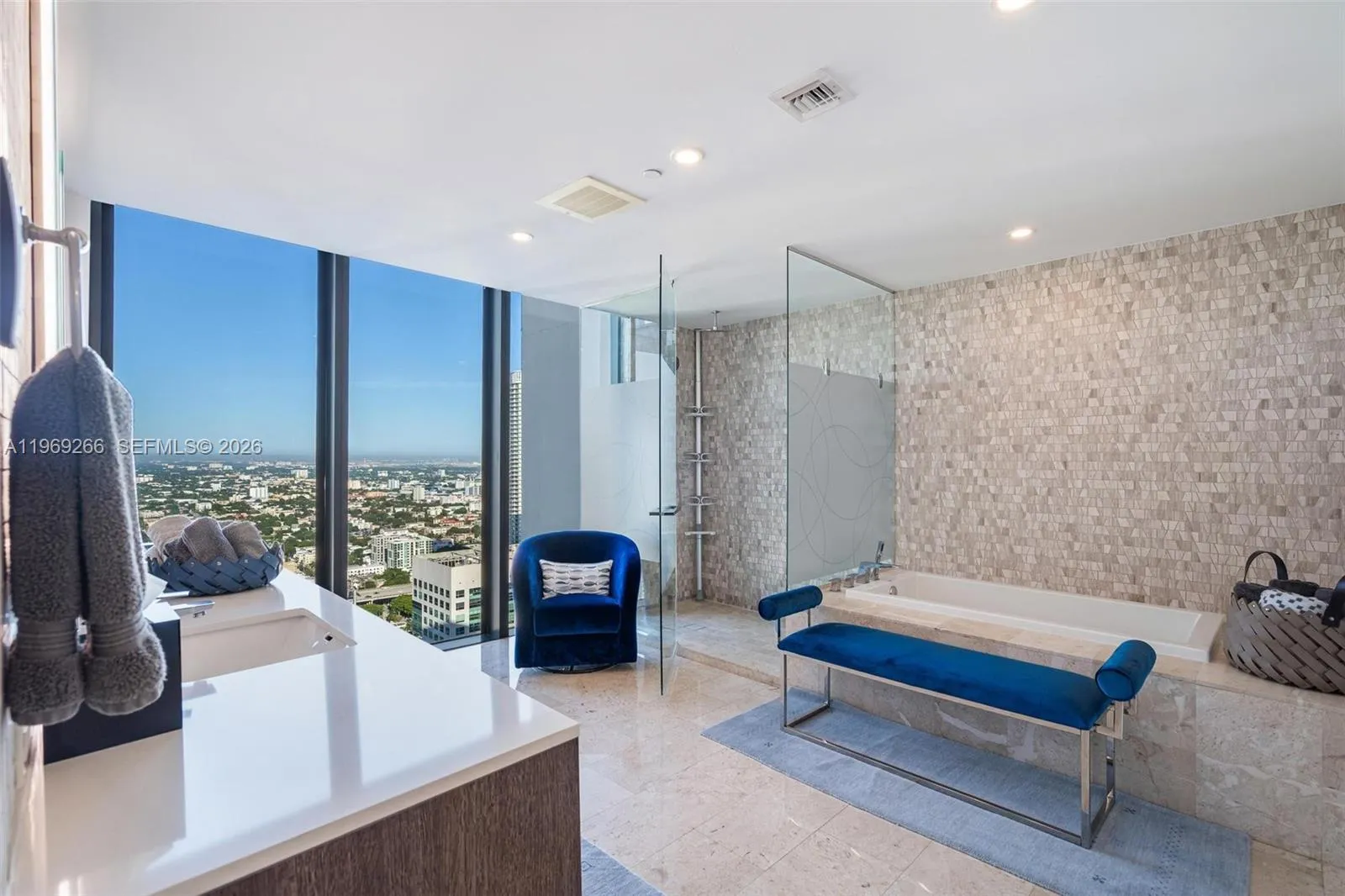 88 Sw 7th St 3801, Miami, Florida 33130, Miami, Florida 33130, 4 Bedrooms Bedrooms, ,4 BathroomsBathrooms,Residential,For Sale,88 Sw 7th St 3801, Miami, Florida 33130,A11969266