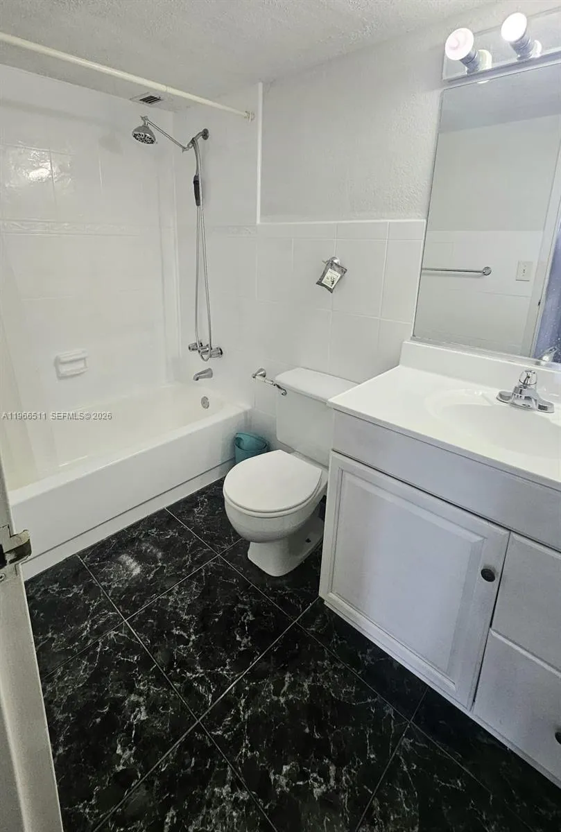 1000 Parkview Dr 605, Hallandale Beach, Florida 33, Hallandale Beach, Florida 33009, 1 Bedroom Bedrooms, ,1 BathroomBathrooms,Residential Lease,For Rent,1000 Parkview Dr 605, Hallandale Beach, Florida 33,A11966511