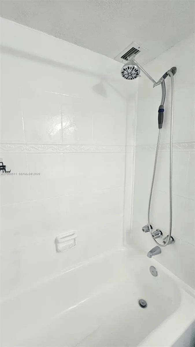 1000 Parkview Dr 605, Hallandale Beach, Florida 33, Hallandale Beach, Florida 33009, 1 Bedroom Bedrooms, ,1 BathroomBathrooms,Residential Lease,For Rent,1000 Parkview Dr 605, Hallandale Beach, Florida 33,A11966511