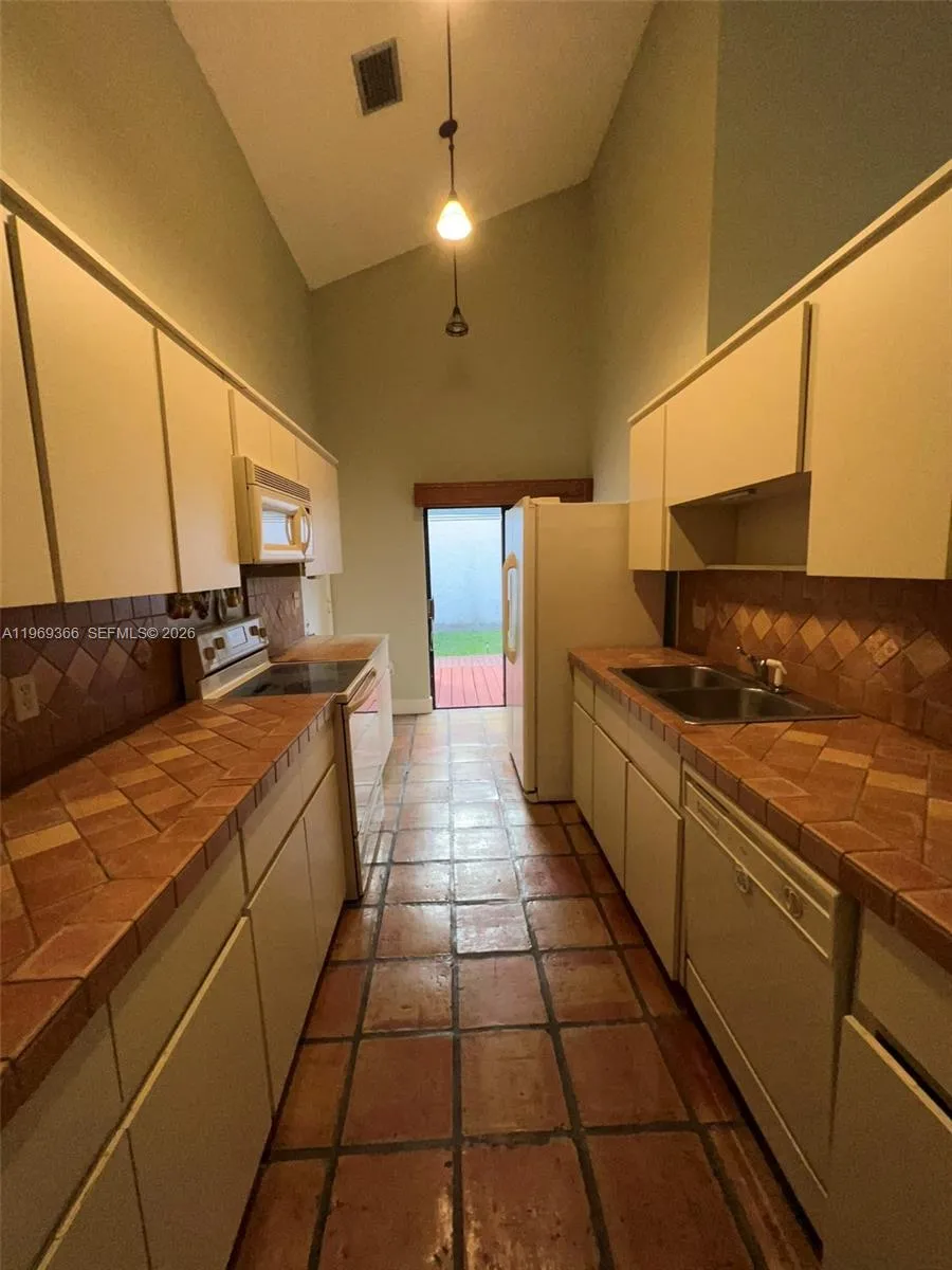 Miami, Florida 33173, 3 Bedrooms Bedrooms, ,2 BathroomsBathrooms,Residential Lease,For Rent,A11969366